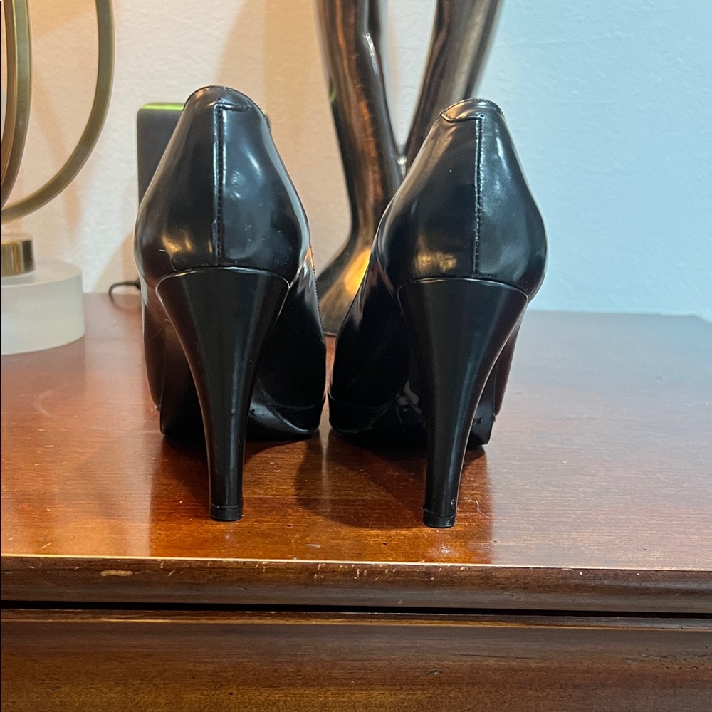 Max de Carlo Black Platform Heels - Picture 2 of 6